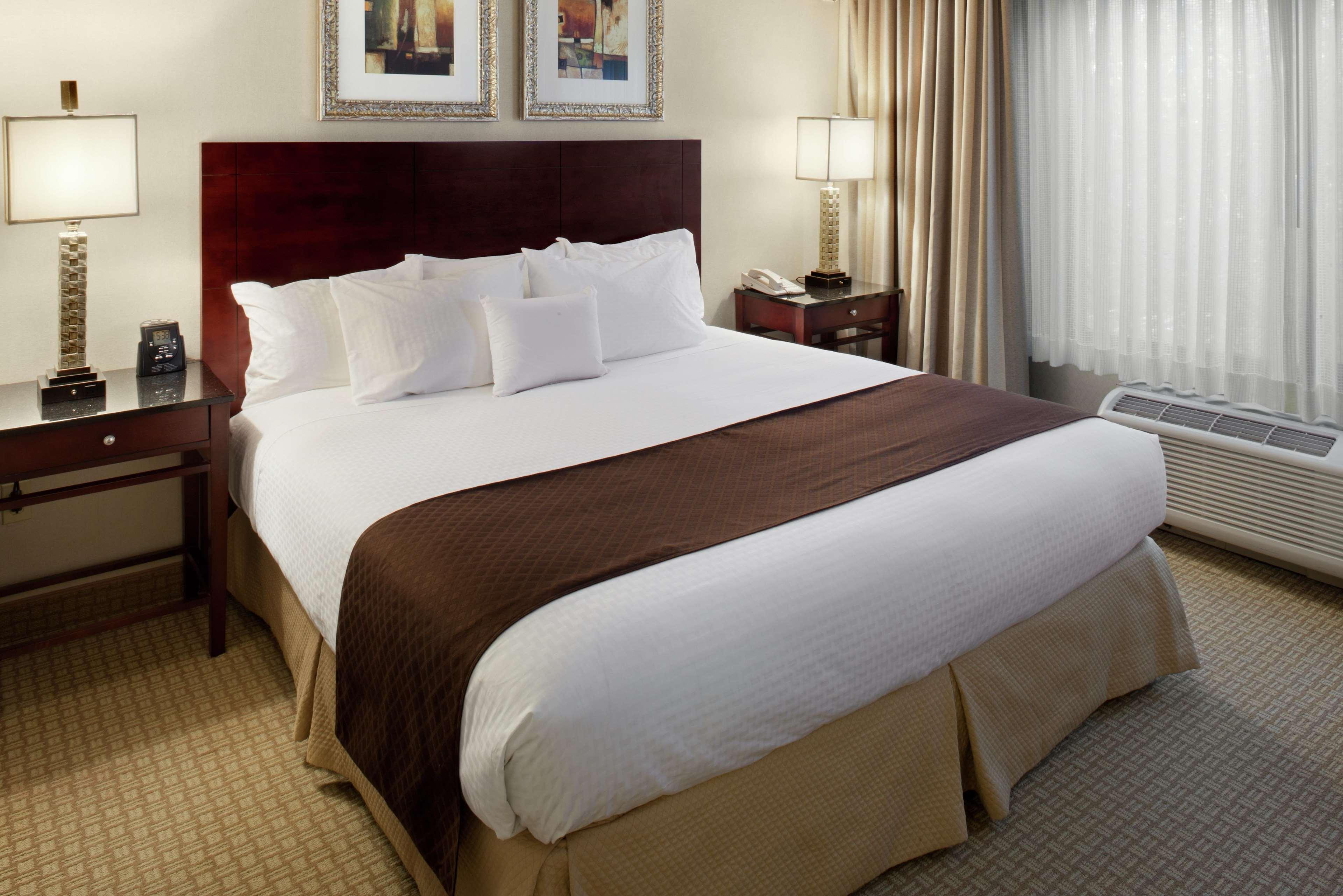 Doubletree By Hilton Charlotte Airport Hotel Værelse billede